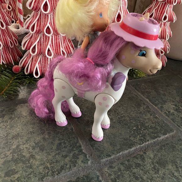 Bandai Strawberry Shortcake Milkshake Pony and Angel Cake Doll - Picture 8 of 9